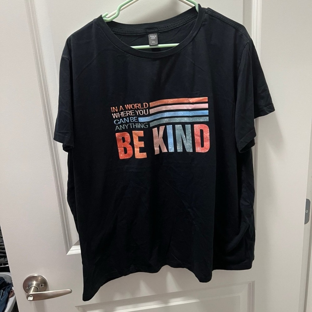 Black 'Be Kind' Tshirt